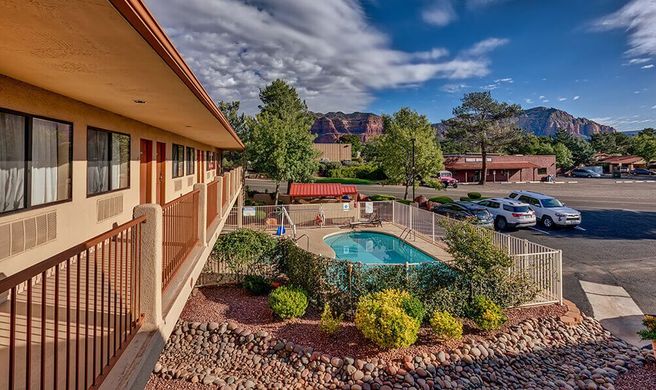 Views Inn Exterior