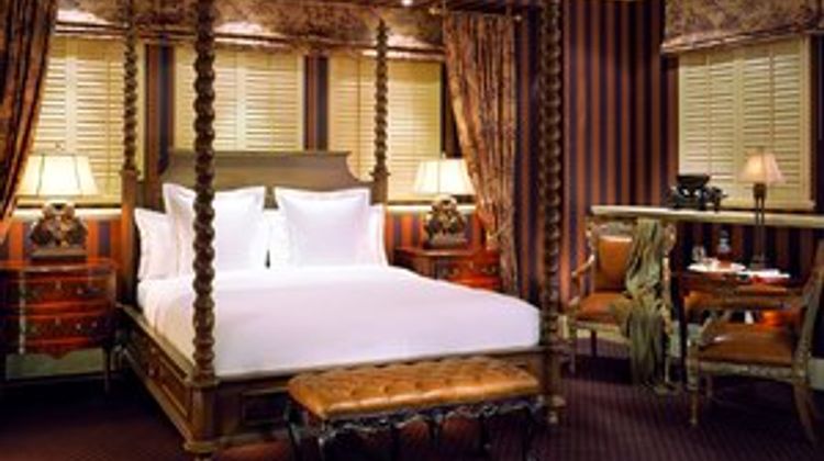 Hotel Le St James Room