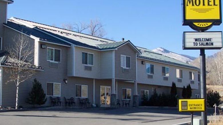 <b>Super 8 Salmon Exterior</b>