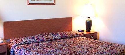 Super 8 Salmon Room