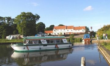 The Wayford Bridge Inn Hotel