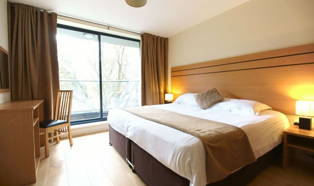 Lodge Drive Serviced Apartments Room