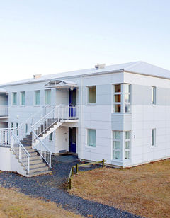 Golden Circle Apartments