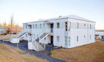 Golden Circle Apartments