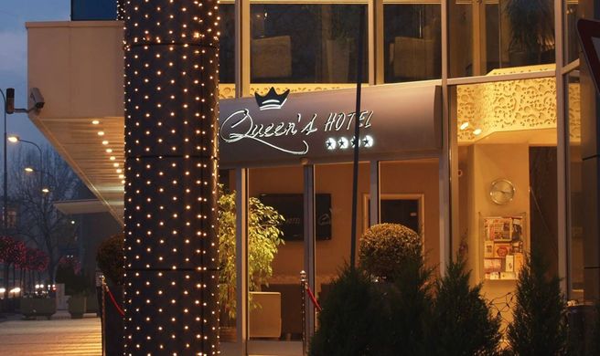 Queens Hotel Exterior