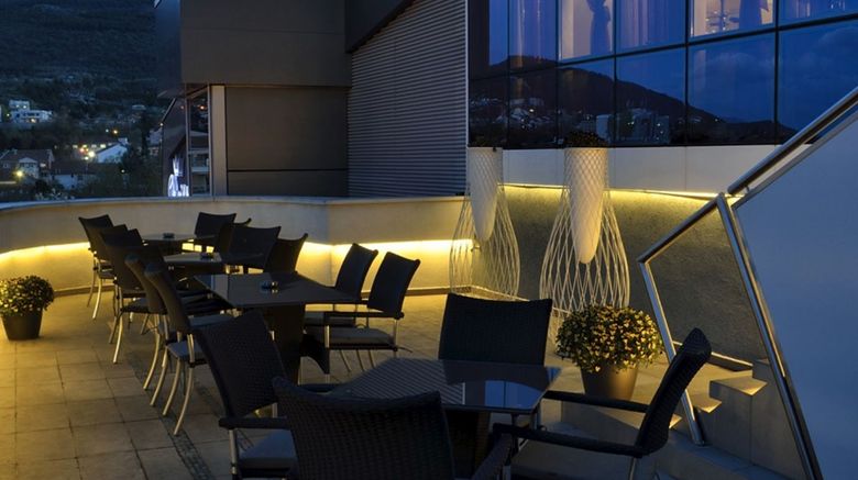 <b>Queens Hotel Restaurant</b>