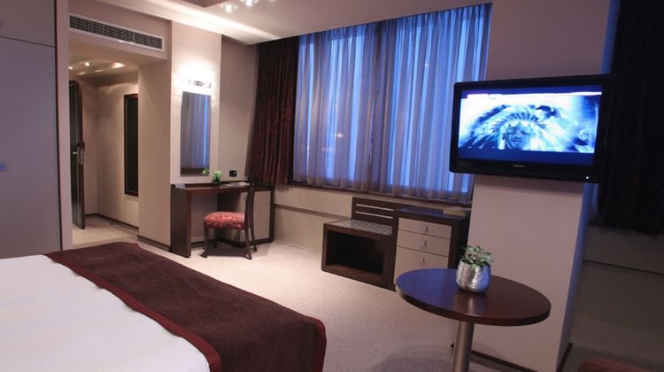 Queens Hotel Room
