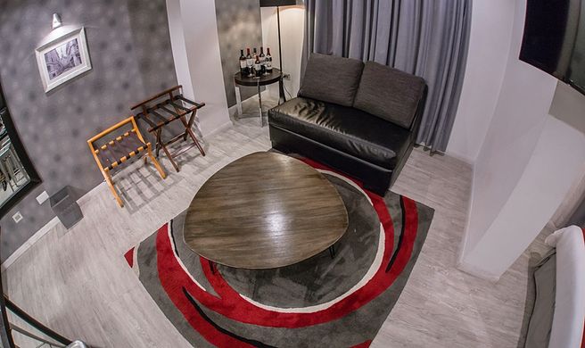 Sommelier Express Lobby