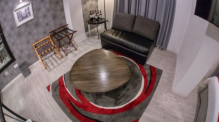 Sommelier Express Lobby
