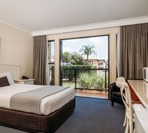 Kobbers Motor Inn Room