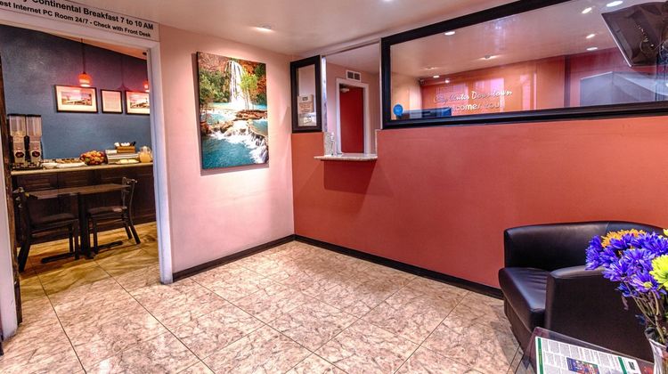 Travelodge Phoenix Downtown Lobby