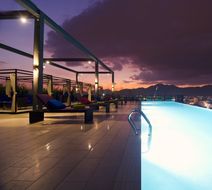 WEIL Hotel Pool