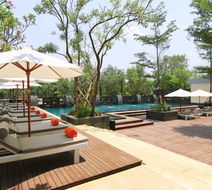 Delonix Hotel Karawang Pool
