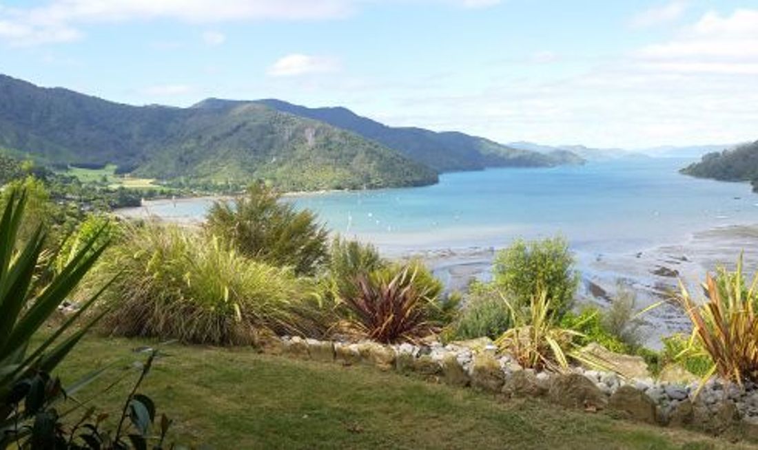 Okiwa Bay Lodge Exterior