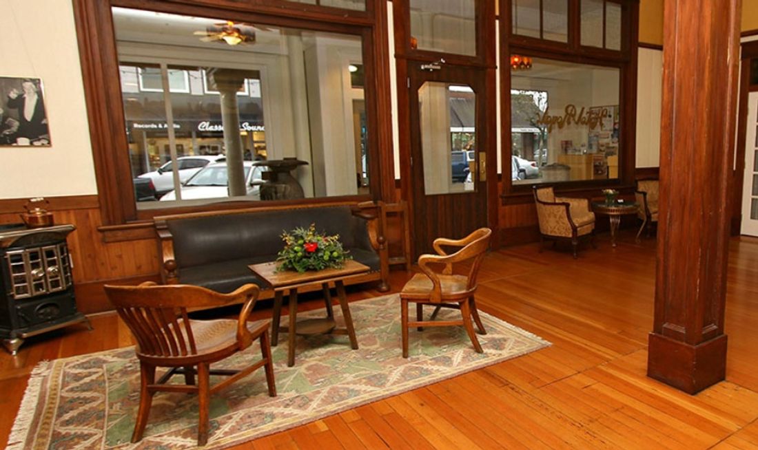 Royal Hotel Lobby