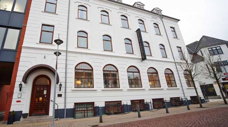 Hotel Phoenix Exterior