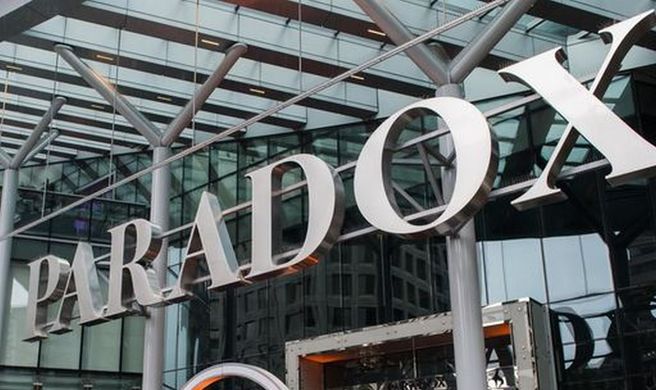 Paradox Hotel Vancouver Exterior