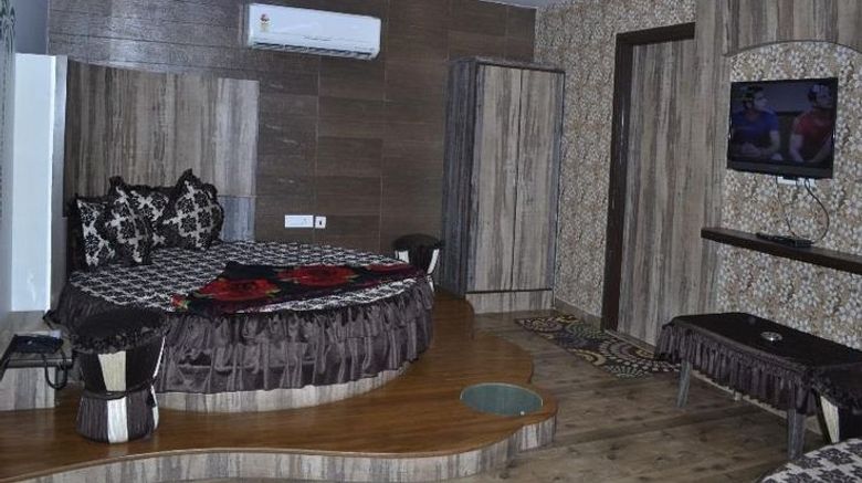 <b>RnB Select Resolute Hotel on Tonk Road Suite</b>