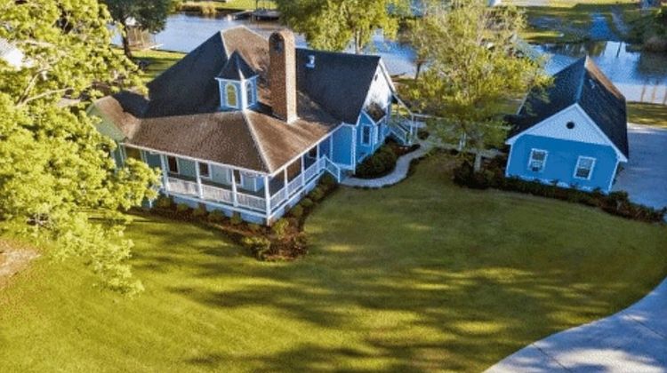A Chateau on the Bayou B&B Exterior