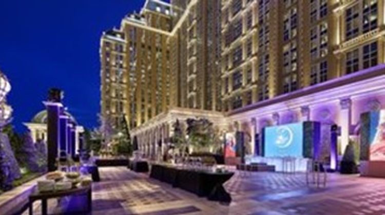 The Parisian Macao Meeting