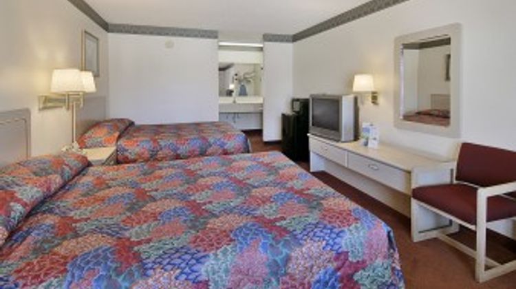 Days Inn by Wyndham Chipley Room