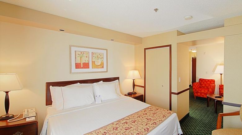 <b>La Quinta Inn & Sts Cntr Point Medford Suite</b>