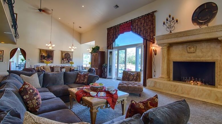 <b>Wilson Creek Manor & Winery Lobby</b>