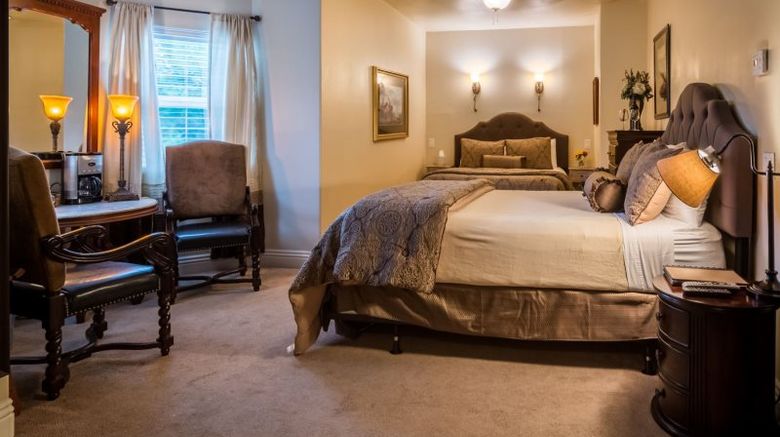 <b>Wilson Creek Manor & Winery Suite</b>