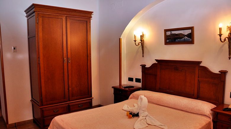 <b>Hotel Alfonso VIII Room</b>