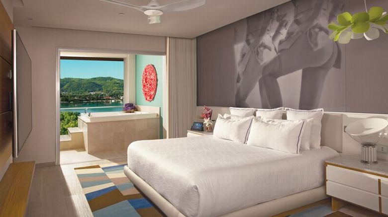 <b>Breathless Montego Bay Resort & Spa Suite</b> <b>Breathless Montego Bay Resort & Spa Suite</b>