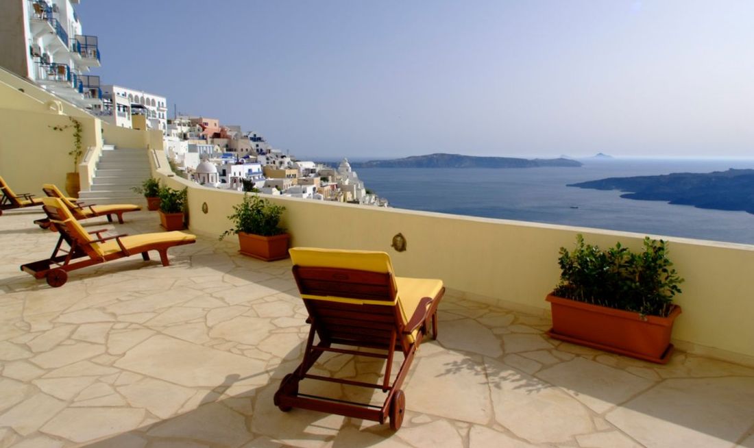 Adamis Majesty Suites Exterior