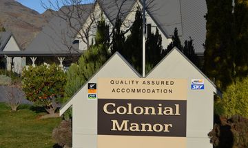 Colonial Manor