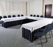Cora 96 Street Suites & Apartments Meeting