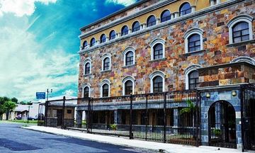 Plaza Real Suites & Apartments