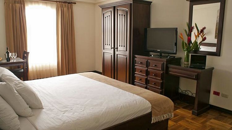 Plaza Real Suites & Apartments Room