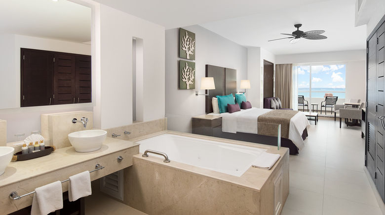 <b>Ventus at Marina El Cid Spa/Beach Resort Suite</b> <b>Ventus at Marina El Cid Spa/Beach Resort Suite</b>