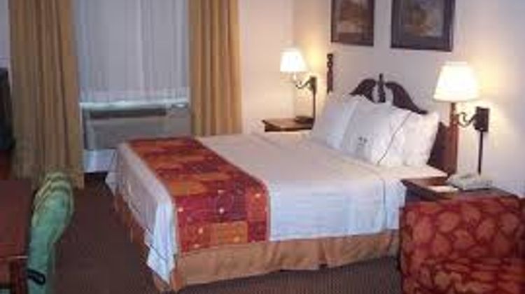 Baymont Inn & Suites Tucson Airport Room