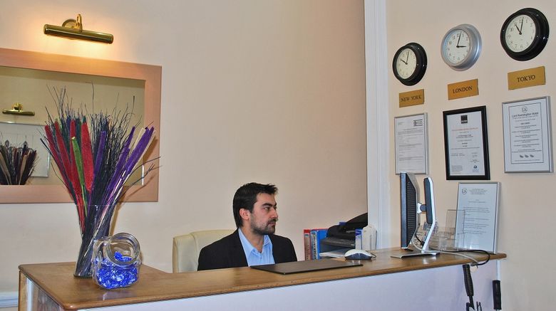 <b>Lord Kensington Hotel Lobby</b>