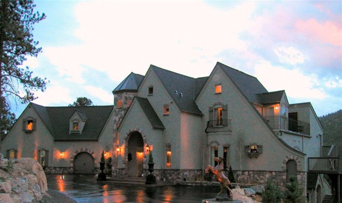 Arrowhead Manor Inn & Event Center Exterior