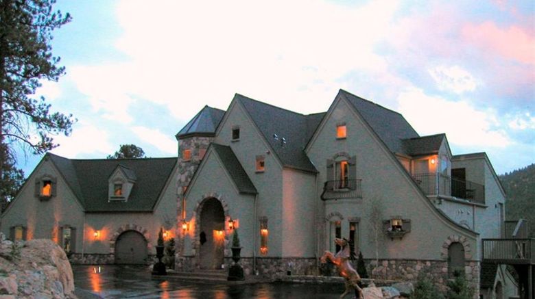 Arrowhead Manor Inn  and  Event Center Exterior