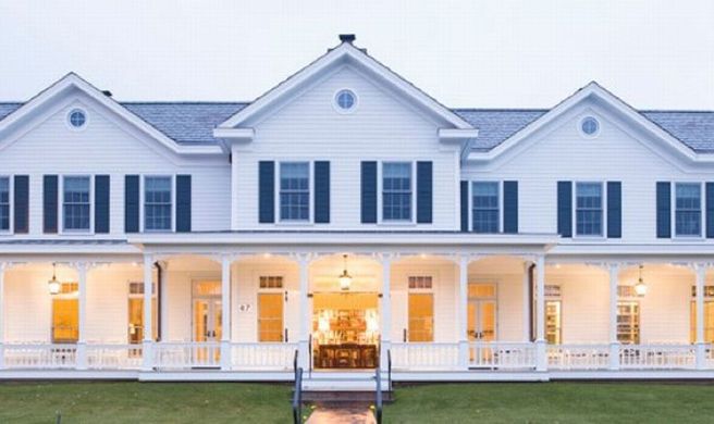 Quogue Club at Hallock House Exterior
