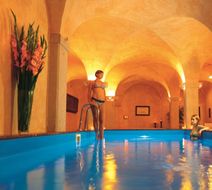 Zamek na Skale Pool
