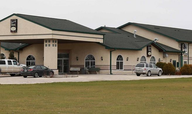 Breezy Oaks Inn & Tavern Exterior