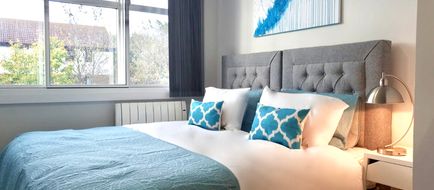 Heathrow Airport Apartments Room