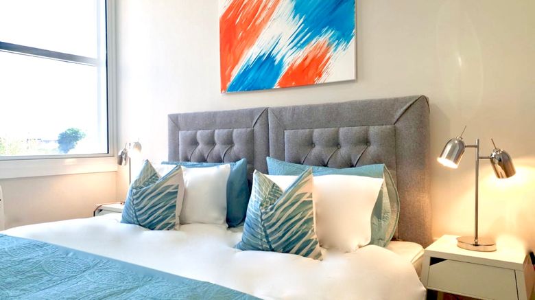 Heathrow Airport Apartments Room