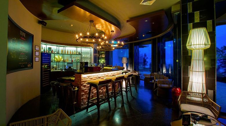 <b>Away Phuket le Coral Bar/Lounge</b> <b>Away Phuket le Coral Bar/Lounge</b>