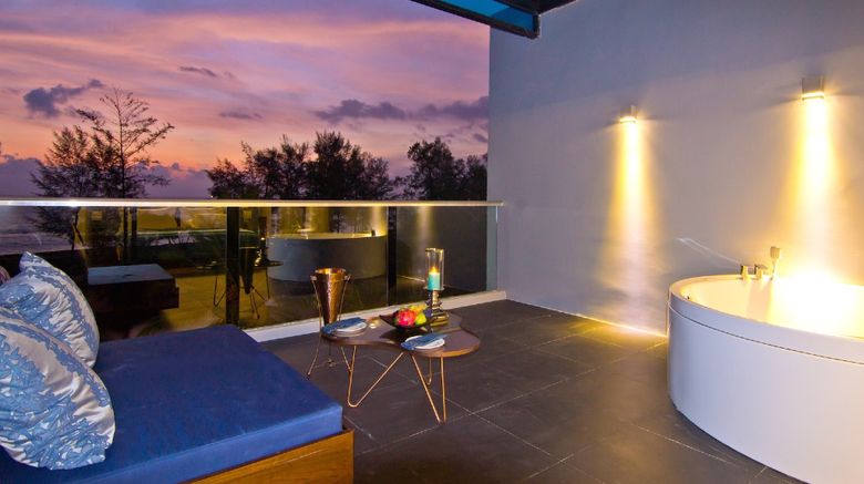 <b>Away Phuket le Coral Suite</b> <b>Away Phuket le Coral Suite</b>
