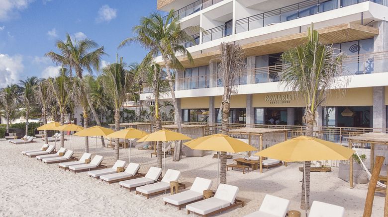 <b>The Fives Oceanfront Puerto Morelos Bar/Lounge</b> <b>The Fives Oceanfront Puerto Morelos Bar/Lounge</b>