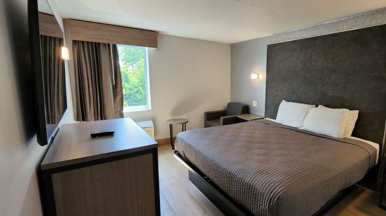<b>Essence Express, Wayne Room</b>