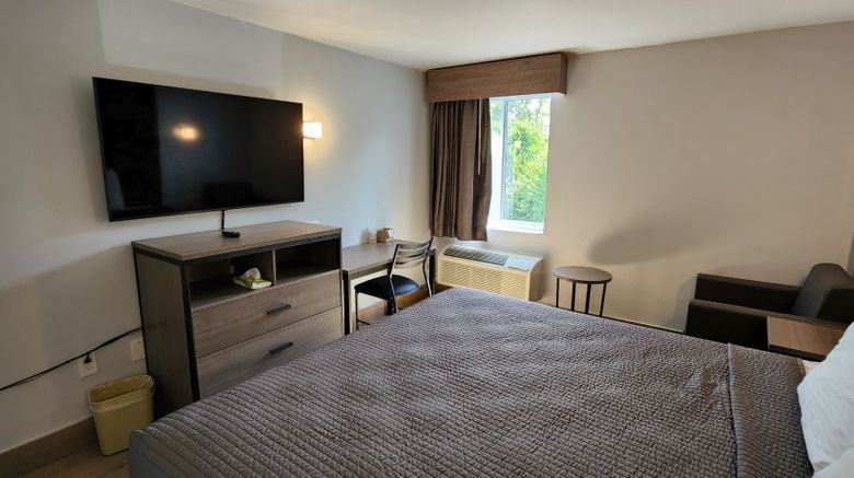 <b>Essence Express, Wayne Room</b>